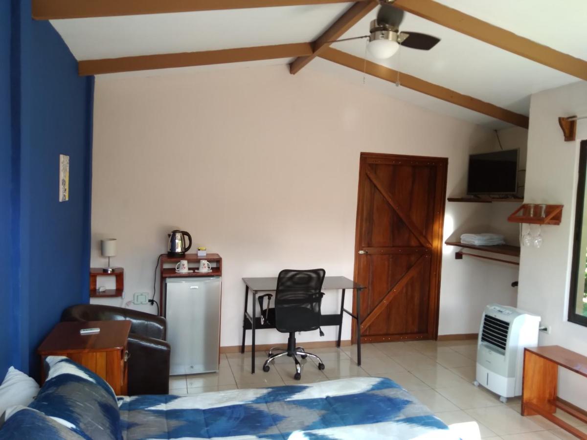 Slow Travel Lodge Упала Экстерьер фото